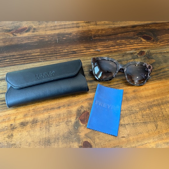 Freyrs Women’s Tortoise Brown Sunglasses